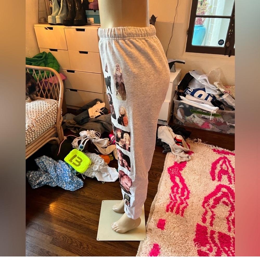 ONE OF A KIND grey Hocus Pocus sweatpants size M - Picture 3 of 8